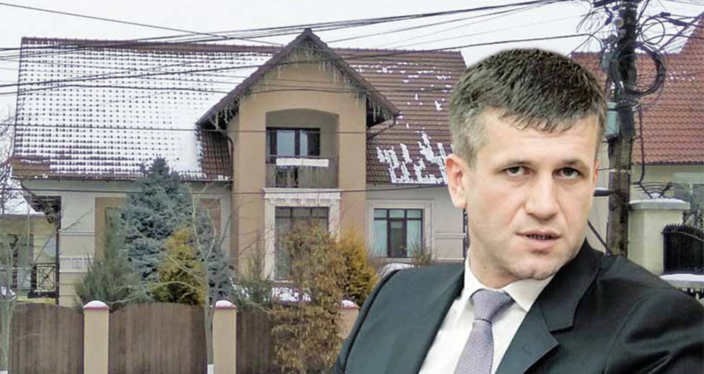 VIDEO // Percheziții la ex-directorul SIS. Primele imagini de la casa lui Vasile Botnari